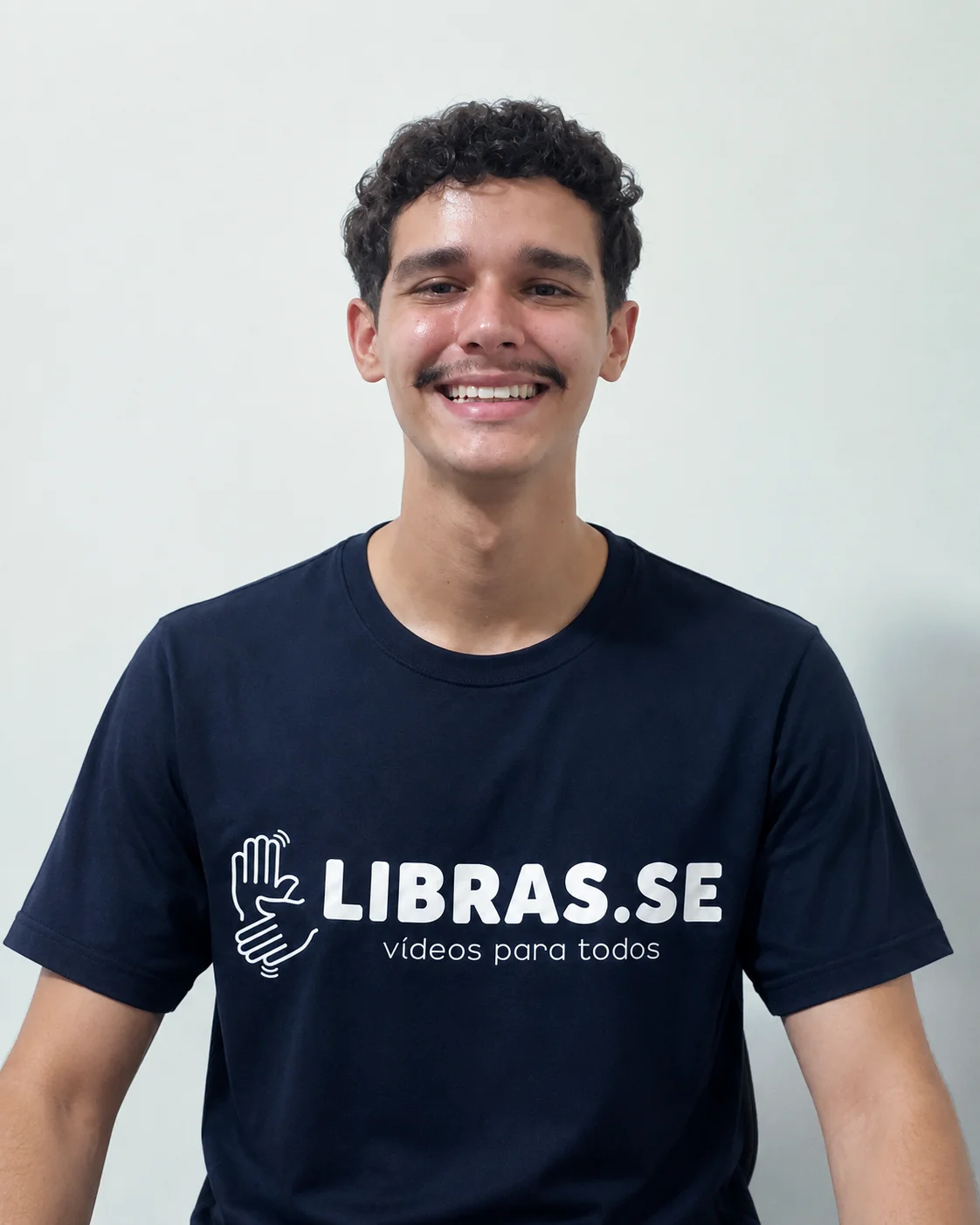 Gabriel, intérprete de Libras